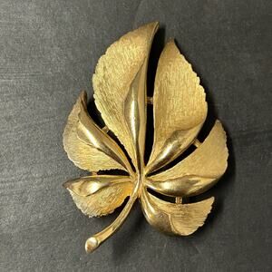Vintage MCM Crown Trifari Gold Tone Leaf Brooch Marked